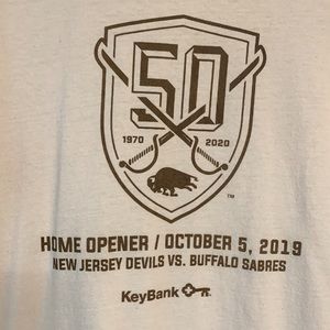 Buffalo Sabres Size Large White Tee Shirt